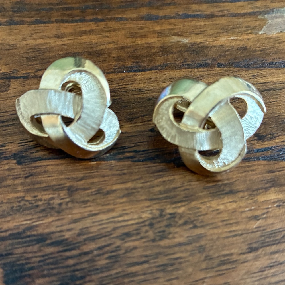 Trifari VTG  Textured Gold Knot Earrings